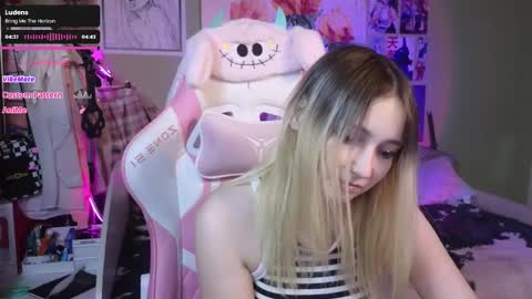 Snapshot of evie_rosen chatting on 8, 1, 2025 Evie online show from 8, 1, 2025