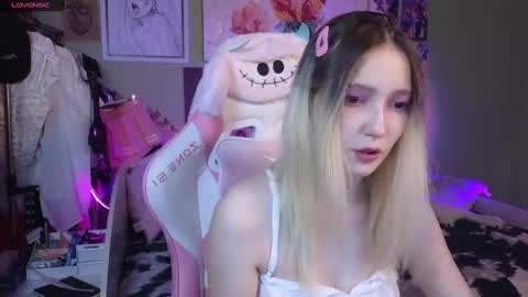 Snapshot of evie_rosen chatting on 2, 2, 2025 Evie online show from 2, 2, 2025