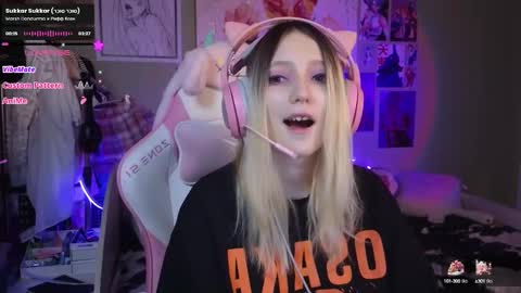 Snapshot of evie_rosen chatting on 4, 2, 2025 Evie online show from 4, 2, 2025