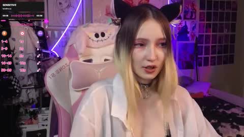 Snapshot of evie_rosen chatting on 12, 3, 2025 Evie online show from 12, 3, 2025