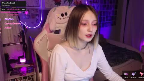 Snapshot of evie_rosen chatting on 16, 9, 2025 Evie online show from 16, 9, 2025