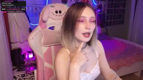 Snapshot of evie_rosen chatting on 17, 10, 2025 Evie online show from 17, 10, 2025