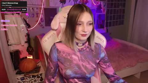 Snapshot of evie_rosen chatting on 24, 10, 2025 Evie online show from 24, 10, 2025