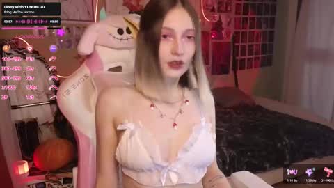 Snapshot of evie_rosen chatting on 29, 10, 2025 Evie online show from 29, 10, 2025