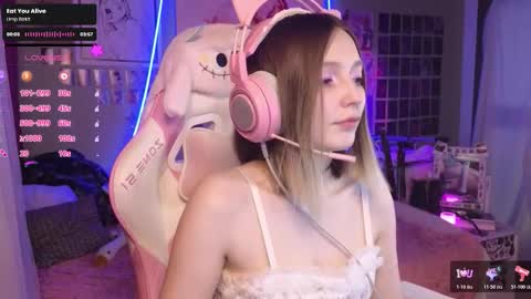 Snapshot of evie_rosen chatting on 10, 11, 2025 Evie online show from 10, 11, 2025