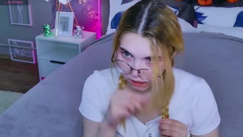 evie_val online show from 2, 11, 2025