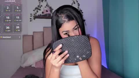 Ivi Alejandra  online show from 5, 8, 2026