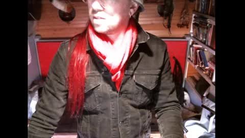 Snapshot of evpierce chatting on 16, 4, 2026 EvPierce online show from 16, 4, 2026