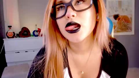 evva_foxxy online show from 22, 9, 2025