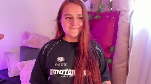 Snapshot of evy_orange1 chatting on 28, 1, 2025 EVY online show from 28, 1, 2025