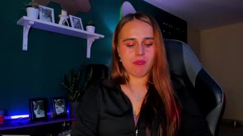 Snapshot of evy_orange1 chatting on 4, 6, 2026 EVY online show from 4, 6, 2026