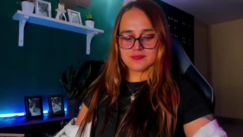 Snapshot of evy_orange1 chatting on 5, 6, 2026 EVY online show from 5, 6, 2026