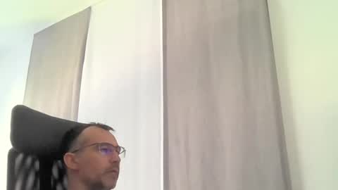 Snapshot of exhibit77 chatting on 4, 7, 2026 exhibit77 online show from 4, 7, 2026