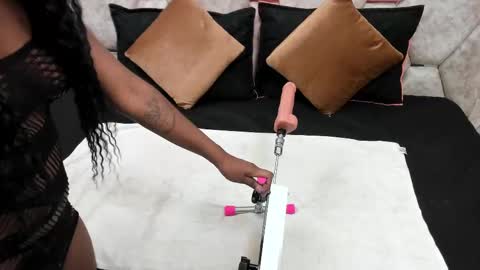 Snapshot of exotic_ebony_ chatting on 7, 10, 2025 Alison online show from 7, 10, 2025