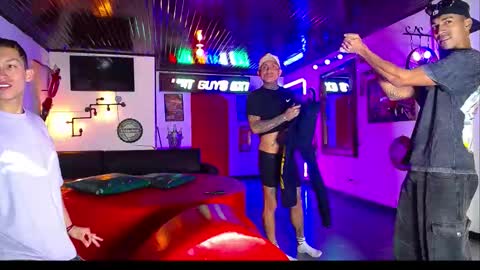 extrangers online show from 22, 2, 2026