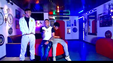 extrangers online show from 24, 3, 2026