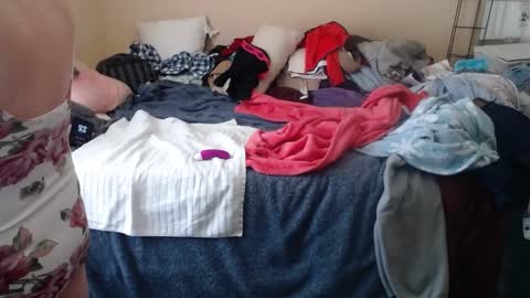 eyeswall0w online show from 21, 9, 2025