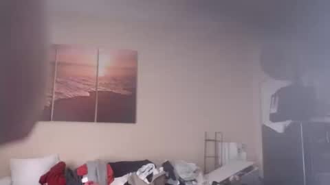 eyeswall0w online show from 10, 10, 2025