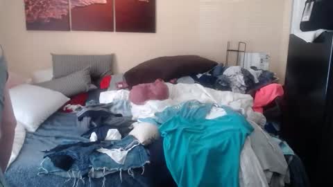 eyeswall0w online show from 19, 10, 2025