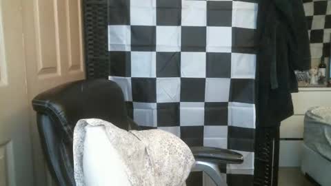 Ezra Naamah online show from 27, 2, 2025