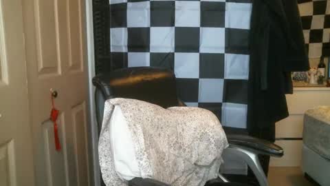 Ezra Naamah online show from 28, 2, 2025