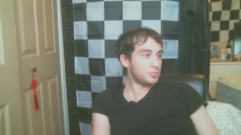 Ezra Naamah online show from 5, 3, 2025