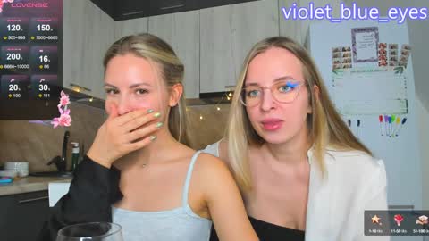 Snapshot of f1oraa chatting on 7, 12, 2024 if you dont have fansly account yet use this link to registration online show from 7, 12, 2024