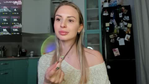 Snapshot of f1oraa chatting on 22, 12, 2024 if you dont have fansly account yet use this link to registration online show from 22, 12, 2024