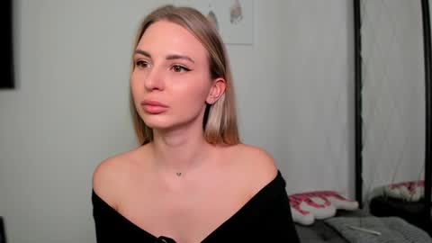 Snapshot of f1oraa chatting on 2, 2, 2025 if you dont have fansly account yet use this link to registration online show from 2, 2, 2025