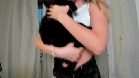 Snapshot of f1oraa chatting on 5, 2, 2025 if you dont have fansly account yet use this link to registration online show from 5, 2, 2025