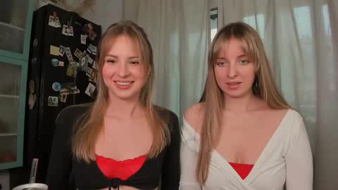 Snapshot of f1oraa chatting on 12, 3, 2025 if you dont have fansly account yet use this link to registration online show from 12, 3, 2025