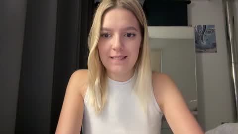 Snapshot of fairyflicker chatting on 3, 2, 2026 fairyflicker online show from 3, 2, 2026