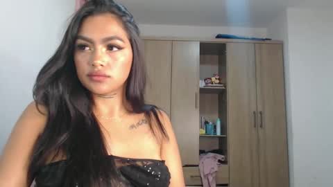 Snapshot of fairylatin chatting on 4, 1, 2025 fairylatin online show from 4, 1, 2025