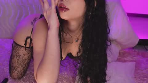 Sara  REMEMBER TO LEAVE A THUMB UP online show from 8, 2, 2026