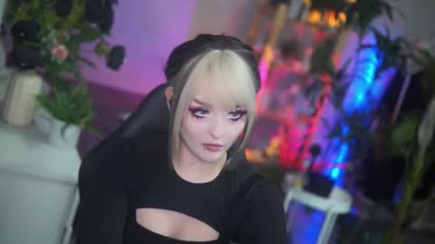 Snapshot of faith_chan chatting on 8, 10, 2025 faith_chan online show from 8, 10, 2025