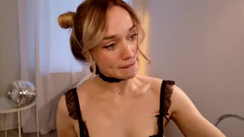 Snapshot of fancyamelia chatting on 9, 10, 2025 fancyamelia online show from 9, 10, 2025