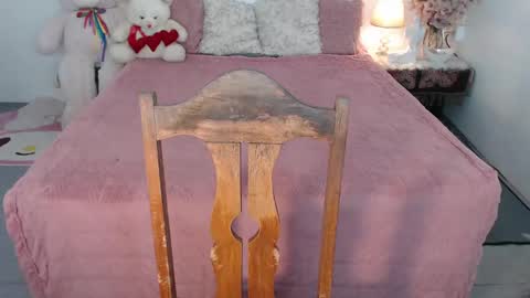 Layla online show from 1, 3, 2025