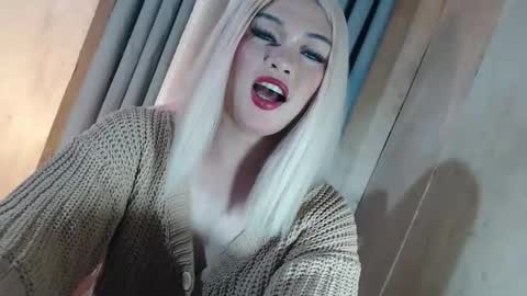 DANIELLA - DONT FORGET TO GIVE ME A THUMBSU UP online show from 15, 5, 2026
