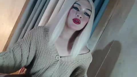 DANIELLA - DONT FORGET TO GIVE ME A THUMBSU UP online show from 18, 5, 2026