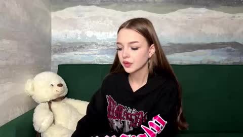 Anna Scovich online show from 5, 11, 2025