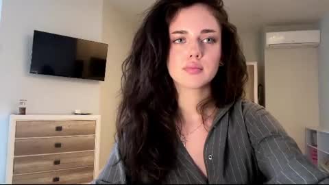 Snapshot of farrahburde chatting on 27, 6, 2026 Mia online show from 27, 6, 2026