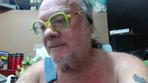 Snapshot of fatfreddythecat chatting on 24, 10, 2025 Fred. online show from 24, 10, 2025
