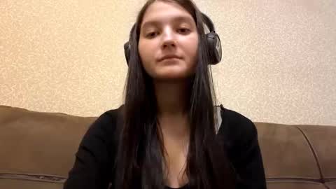 Aurora 18yo online show from 22, 11, 2025