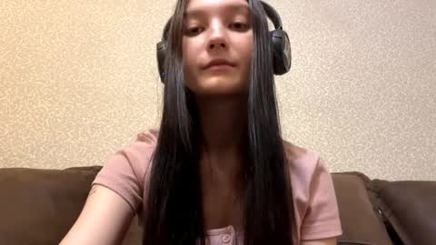 Aurora 18yo online show from 30, 11, 2025