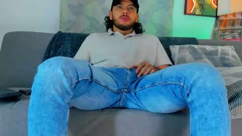 Snapshot of favid95 chatting on 3, 11, 2025 favid95 online show from 3, 11, 2025