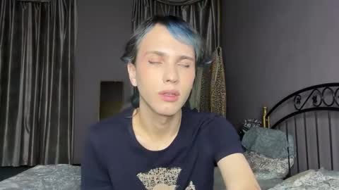 Snapshot of fcherthth chatting on 14, 12, 2025 Mark online show from 14, 12, 2025