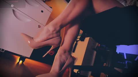 Snapshot of feetfundoll chatting on 14, 2, 2025 Lisa Dove aka FeetFunDoll online show from 14, 2, 2025