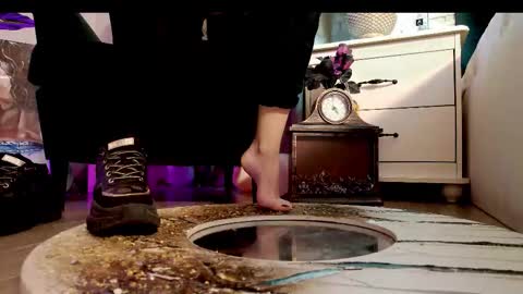 FeetVibe online show from 17, 12, 2025