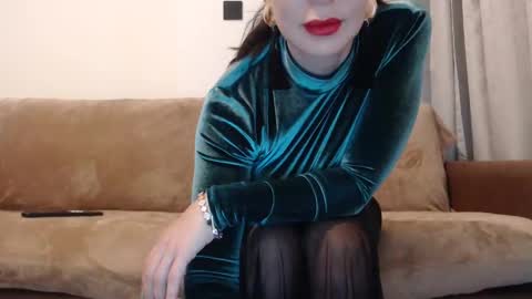 Snapshot of felinechic chatting on 8, 1, 2025 FelineChic online show from 8, 1, 2025