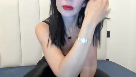 Snapshot of felinechic chatting on 1, 3, 2025 FelineChic online show from 1, 3, 2025